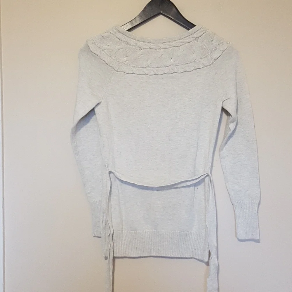 *SOLD* RW&CO. grey knit neckline detail with belt long sleeve sweater sz S - Picture 7 of 7